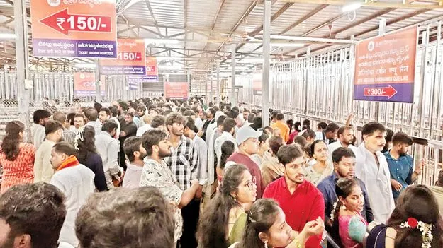 వీఐపీ దర్శనాలపై భక్తుల అసహనం 