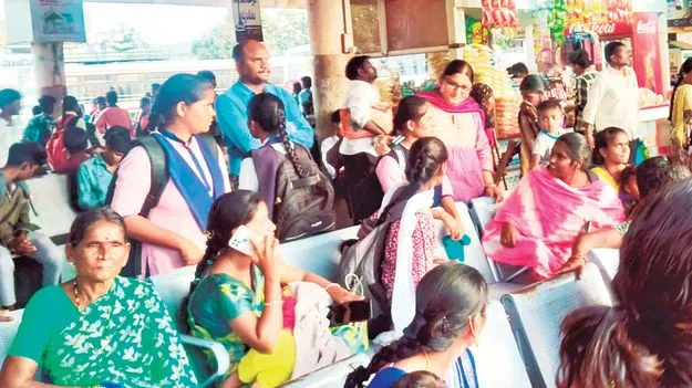 ప్రయాణికురాలిగా ఎస్పీ