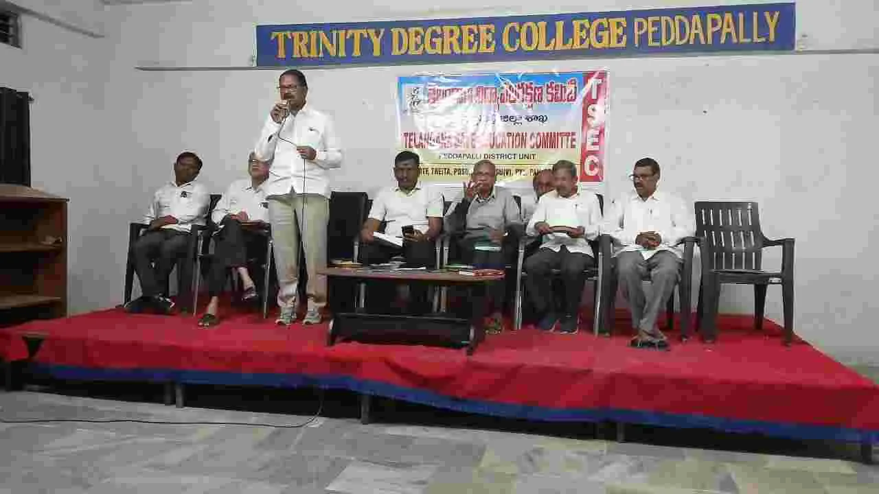 ప్రశ్నార్థకమవుతున్న ప్రభుత్వ పాఠశాలల మనుగడ 