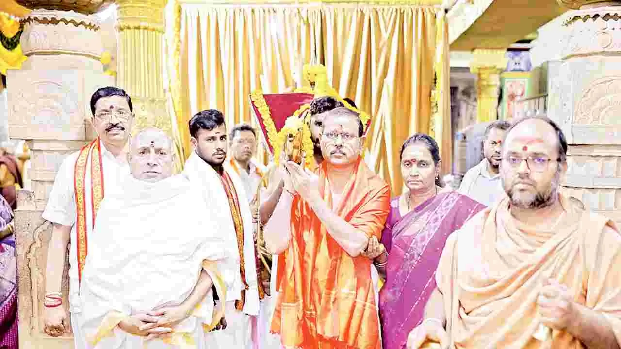 ఆది దంపతులకు పౌర్ణమి పూజలు