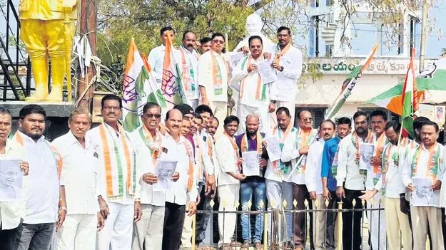 గాంధీ పేరు మార్చాలనుకోవడం సరికాదు