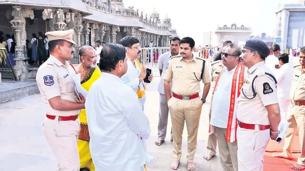 వైకుంఠ ఏకాదశి ఏర్పాట్ల పరిశీలన 