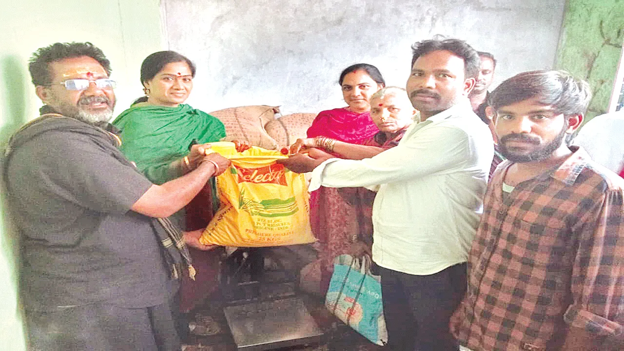 మారుమూల గ్రామాల్లో రేషన్‌ దుకాణాలు