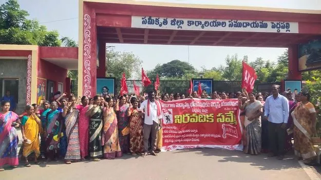 హామీలు నెరవేర్చే వరకు సమ్మె కొనసాగిస్తాం