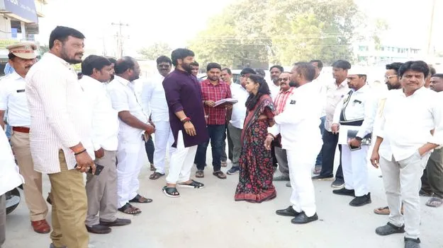 అభివృద్ధి పనుల్లో వేగం పెంచండి 