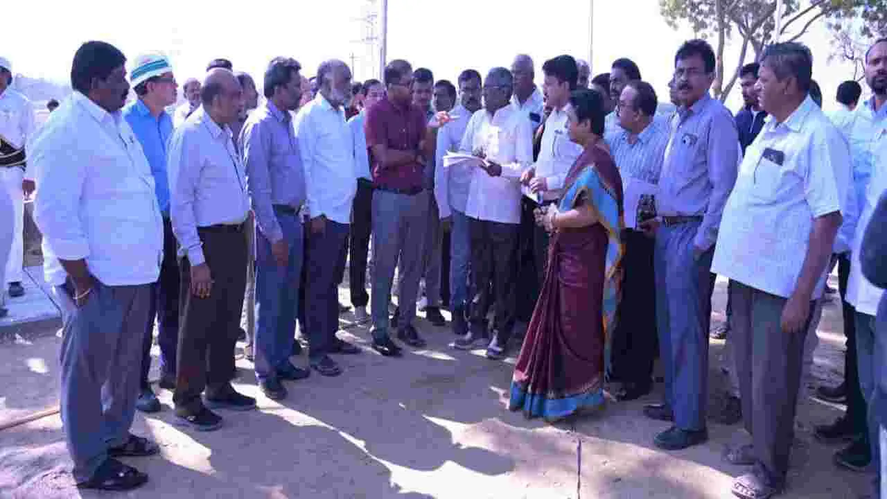 అభివృద్ధి పనులను వేగవంతం చేయండి