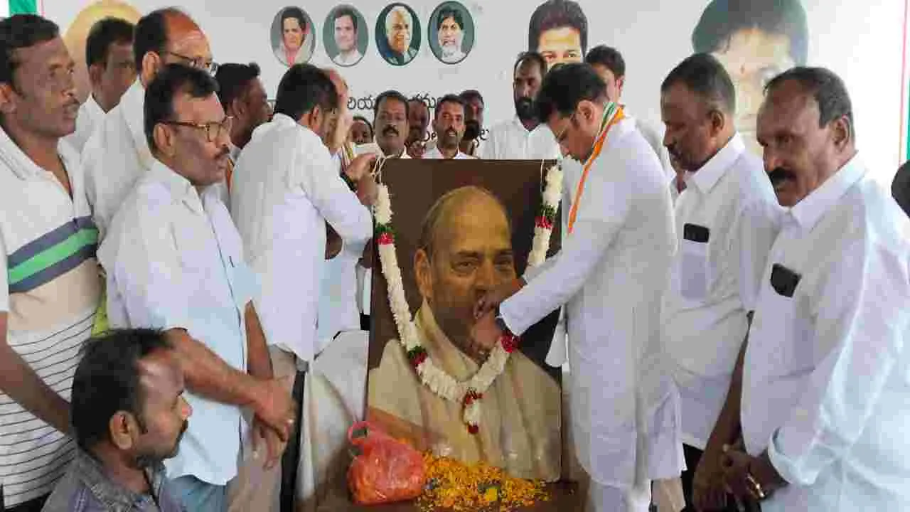 గ్రామాల అభివృద్ధికి పాలకవర్గాలు కృషి చేయాలి