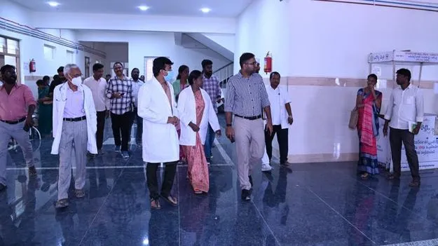 వైద్యులు సమయపాలన పాటించాలి 