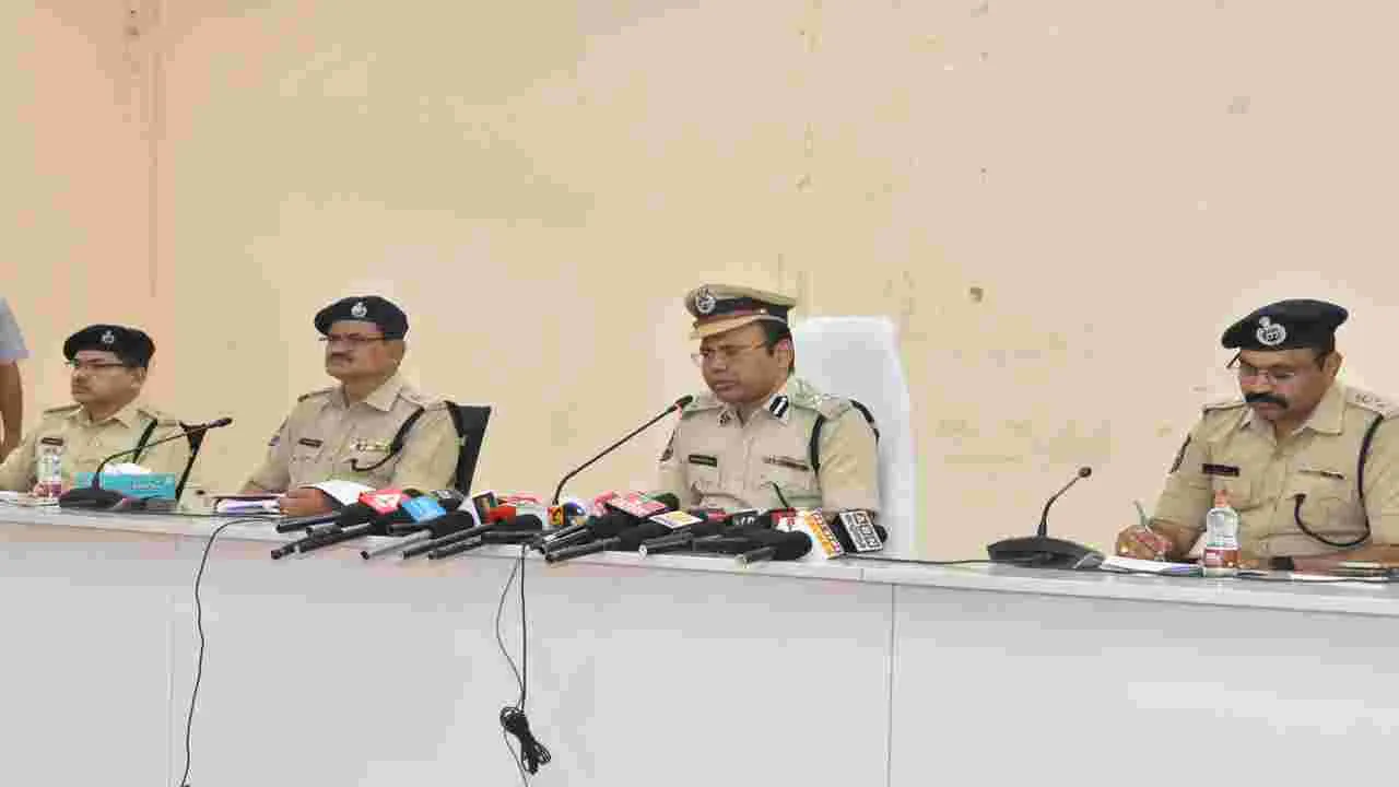 పటిష్టమైన పోలీసింగ్‌తో నేరాలు తగ్గాయి