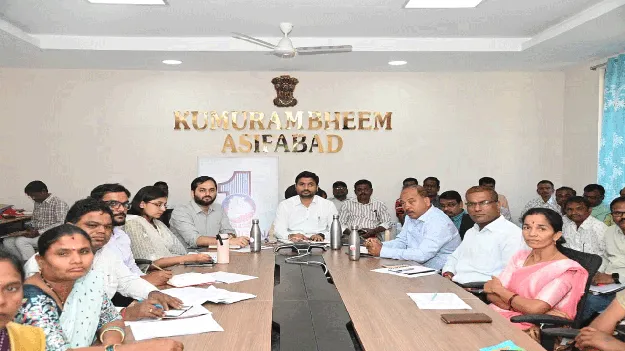 kumaram bheem asifabad- పారదర్శకంగా చీరల పంపిణీ 