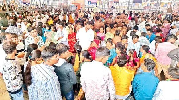  శ్రీశైలంలో భక్తుల రద్దీ
