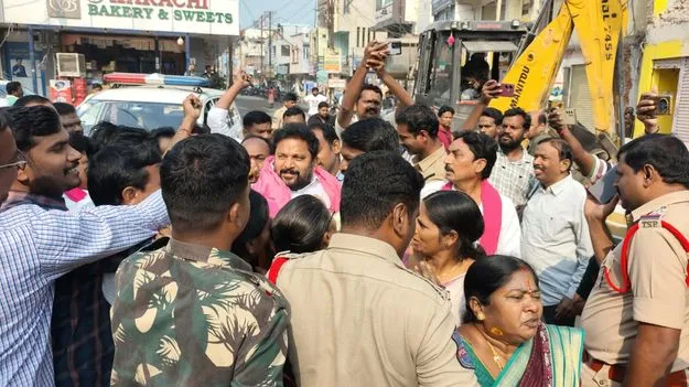 ఎమ్మెల్యే క్యాంపు కార్యాలయం ముట్టడికి యత్నం