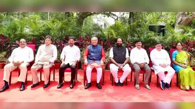 Telangana Governor Issue: రాష్ట్రం తెలిసిన గవర్నర్లు రావాలి