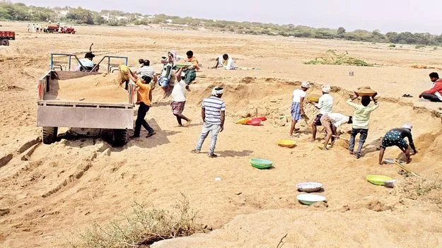 మళ్లీ అదేకథ..!