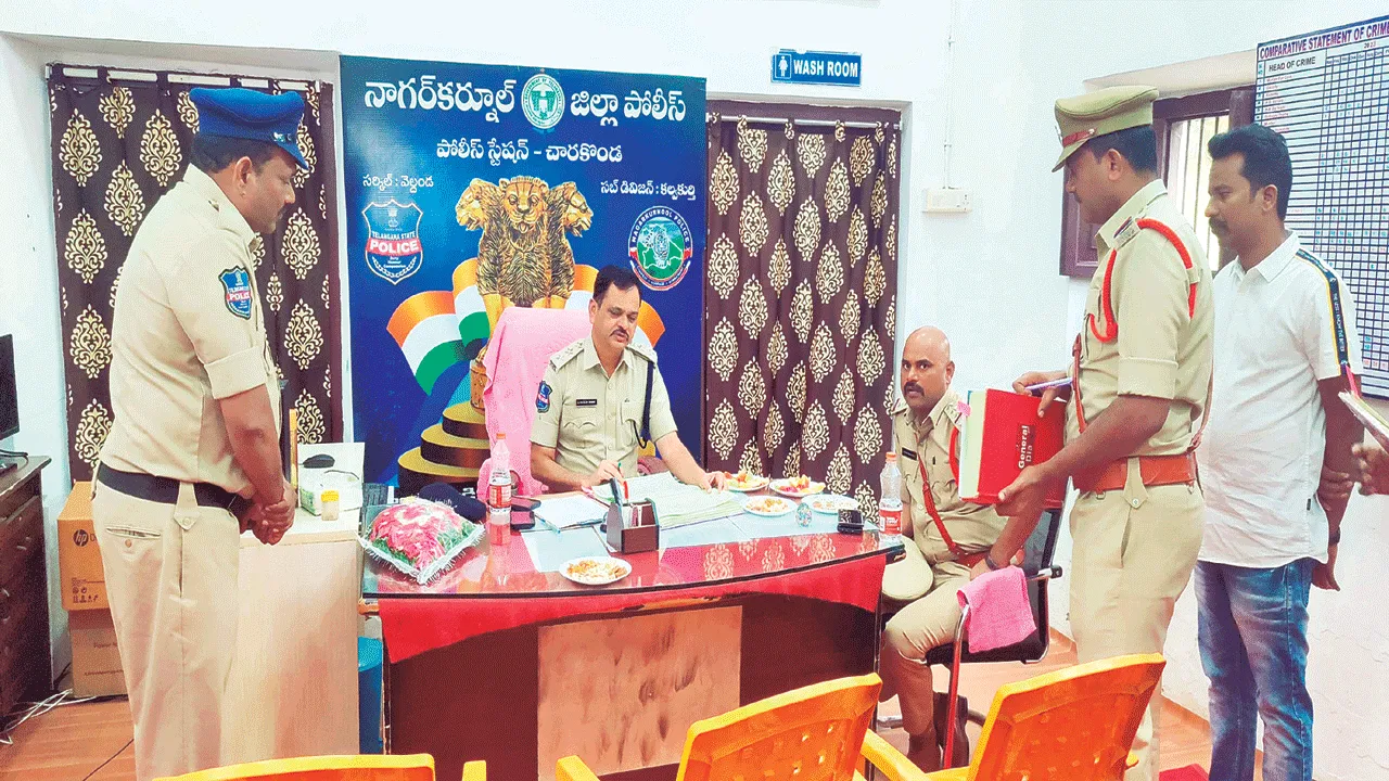 పోలీస్‌ స్టేషన్‌ను తనిఖీ చేసిన డీఎస్పీ