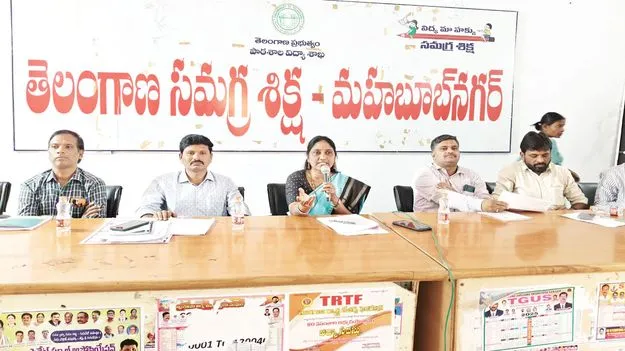 పాఠశాలలు శుభ్రంగా ఉంచాలి