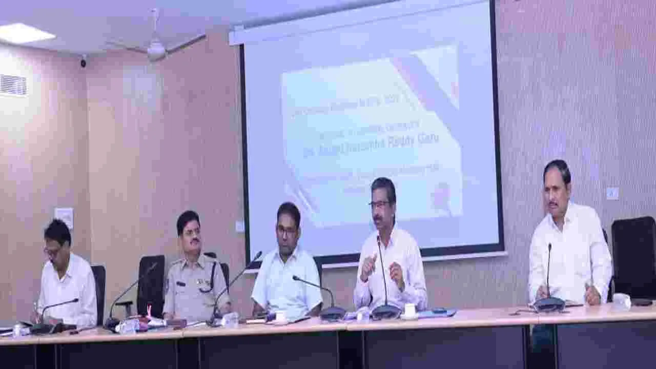 ఎన్నికలను పారదర్శకంగా నిర్వహించాలి 