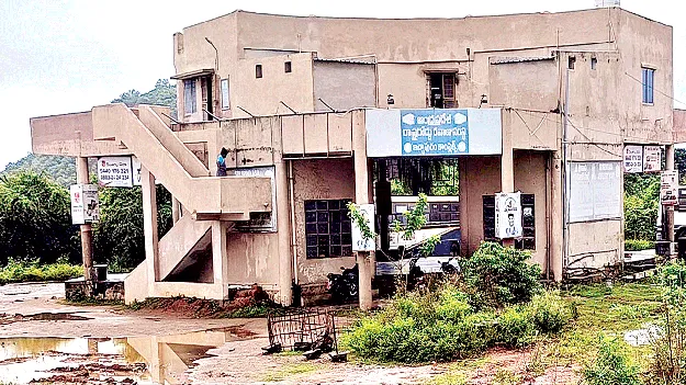 బస్సు ఎక్కాలంటే పాట్లే!