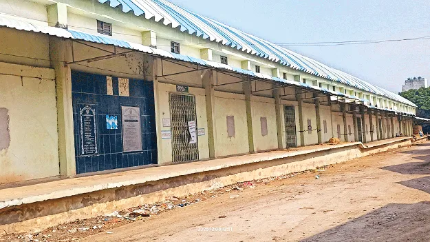 నిరుపయోగంగా గోదాము