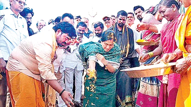 ఆఫ్‌షోర్‌ నిర్వాసితులకు అండగా ప్రభుత్వం 