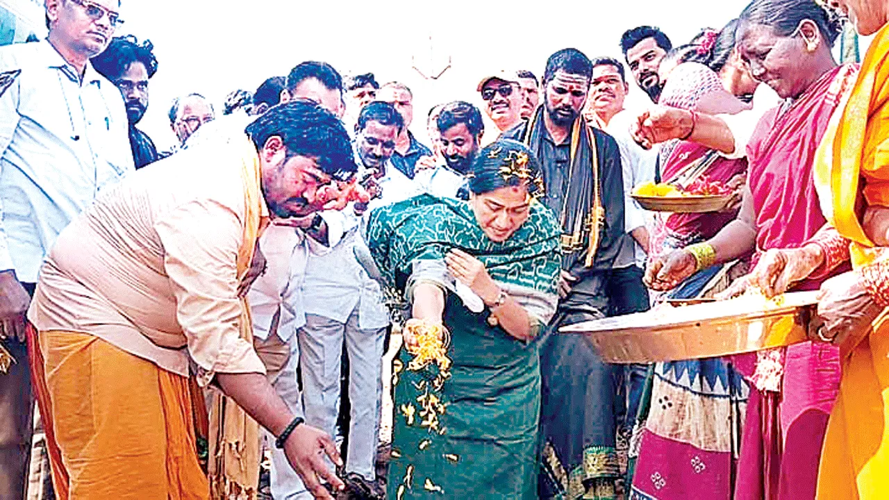 ఆఫ్‌షోర్‌ నిర్వాసితులకు అండగా ప్రభుత్వం