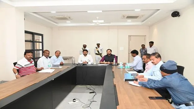 kumaram bheem asifabad- ఇందిరమ్మ ఇళ్ల పనులు సకాలంలో పూర్తవ్వాలి