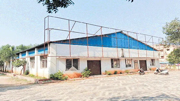 ఏడాదికే శిథిలావస్థకు..