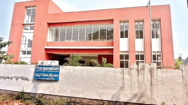 కార్మిక వైద్యం.. దైవాధీనం!