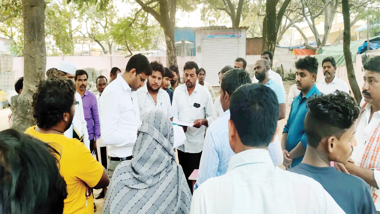 బ్యాంకు ఖాతా నిర్వహణ పత్రాలు విధిగా అందజేయాలి