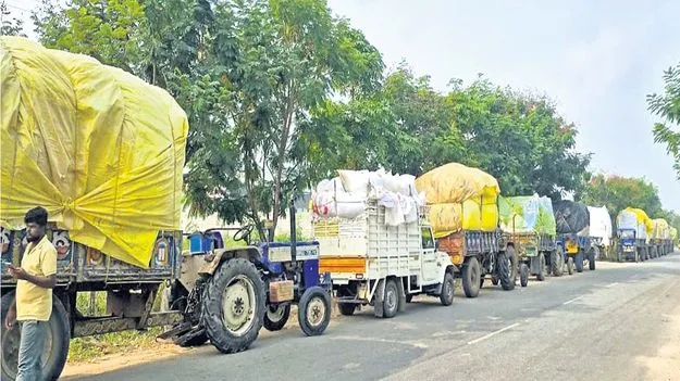 పత్తి కొనుగోలు కేంద్రంలో ప్రైవేట్‌ దందా