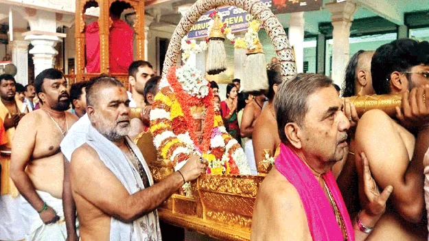 స్వర్ణ పల్లకిలో రాఘవరాయలు