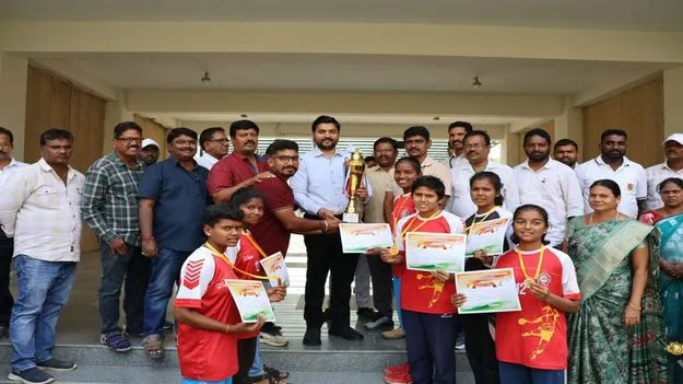 kumaram bheem asifabad- విద్యార్థులు క్రీడల్లో రాణించాలి