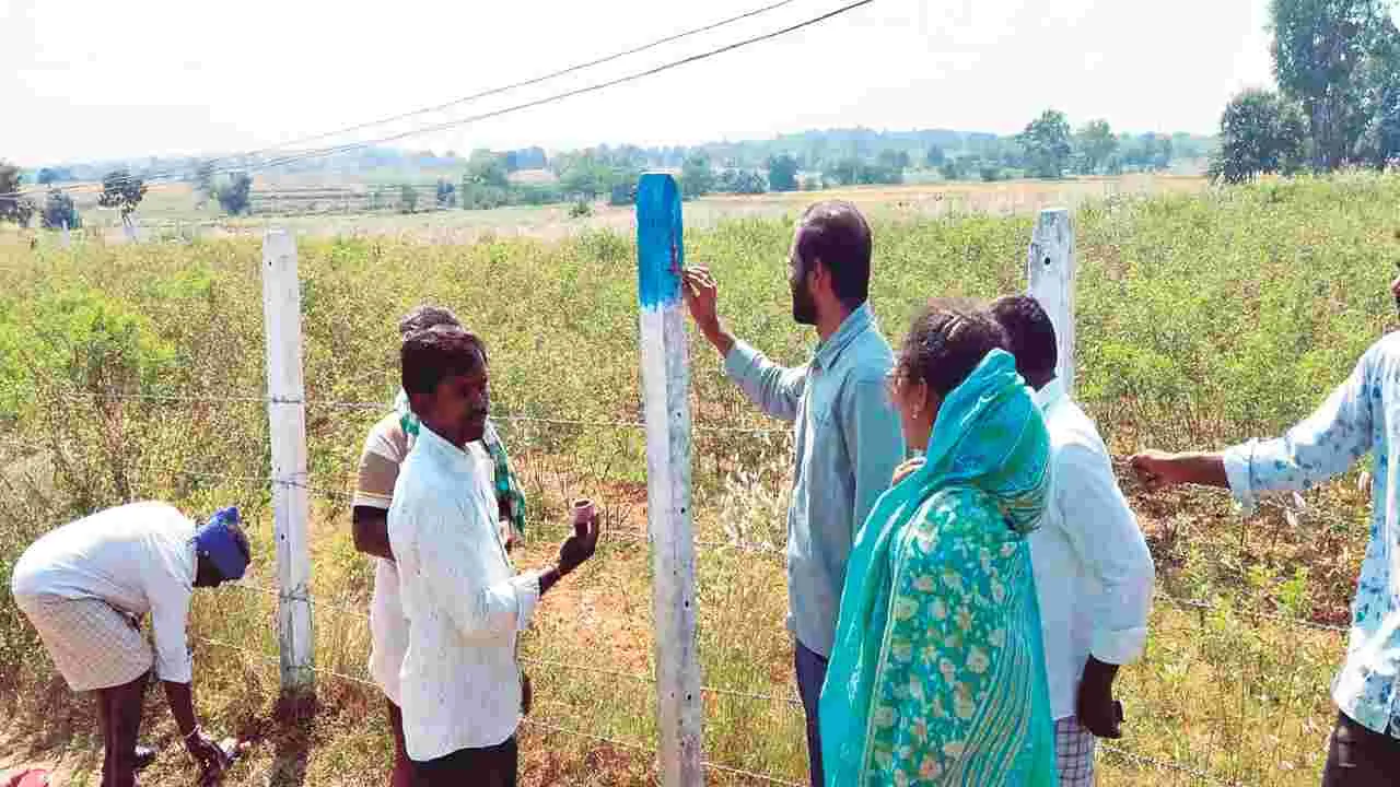  ఇరిగేషన్‌ భూమిలో హద్దులు కేటాయింపు