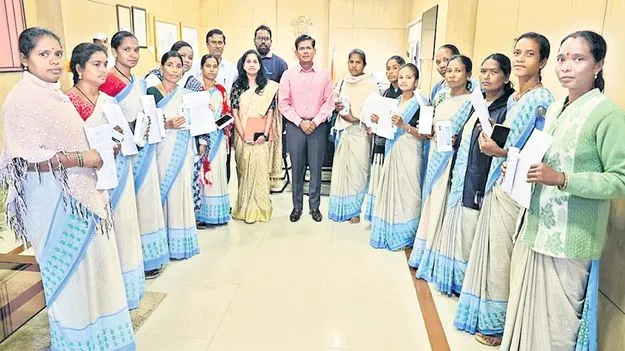 528 మంది మినీ అంగన్‌వాడీలు అప్‌గ్రేడ్‌