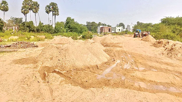 తవ్వుకో.. దోచుకో!