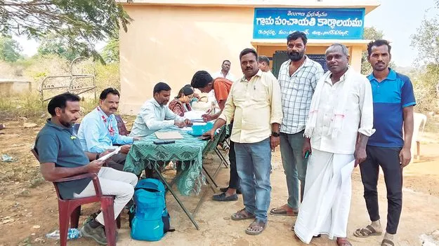 గిరిజనం.. అడవికి దూరం