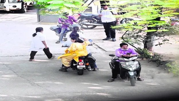 లోపల పంచ..  బయట బెంచ ..!