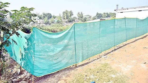  పరదా మాటున కబ్జా !