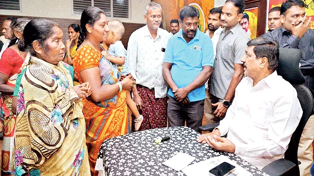 సమస్యల పరిష్కారంపై అధికారులు దృష్టి సారించాలి