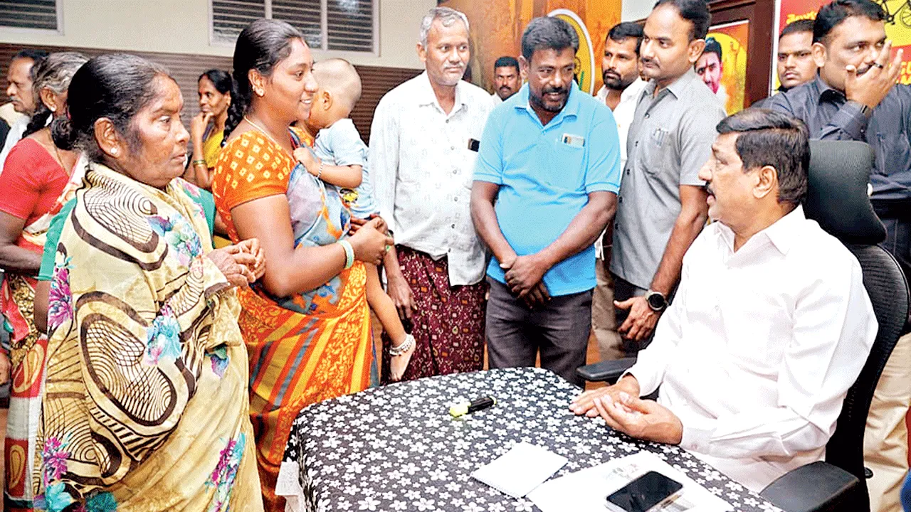 సమస్యల పరిష్కారంపై అధికారులు దృష్టి సారించాలి