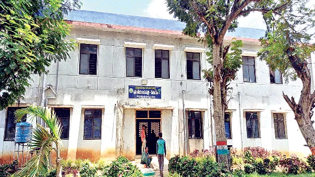  వారు లేరు.. వీరు రారు?