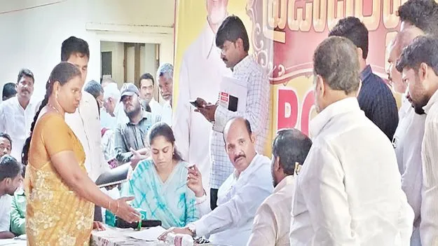  ప్రజా దర్బార్‌తో సమస్యల పరిష్కారం