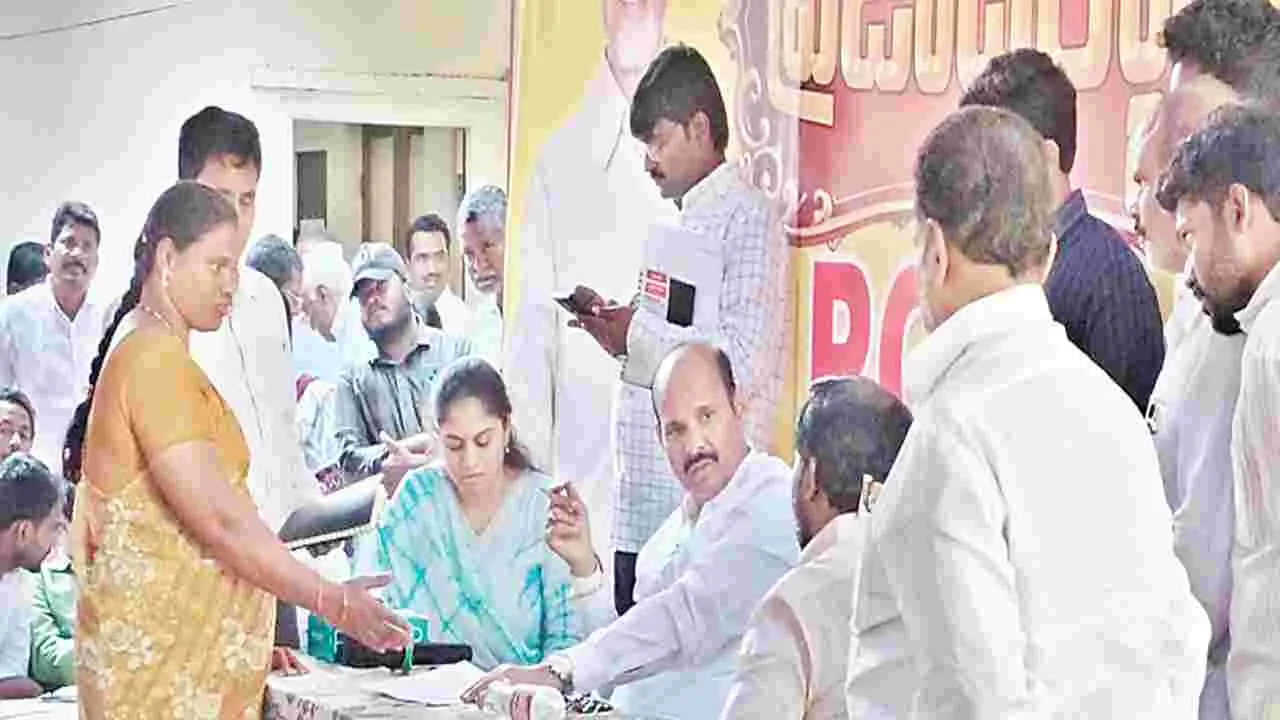  ప్రజా దర్బార్‌తో సమస్యల పరిష్కారం