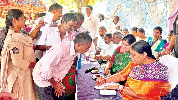   పరిష్కరిస్తారనే ఆశతో.. 