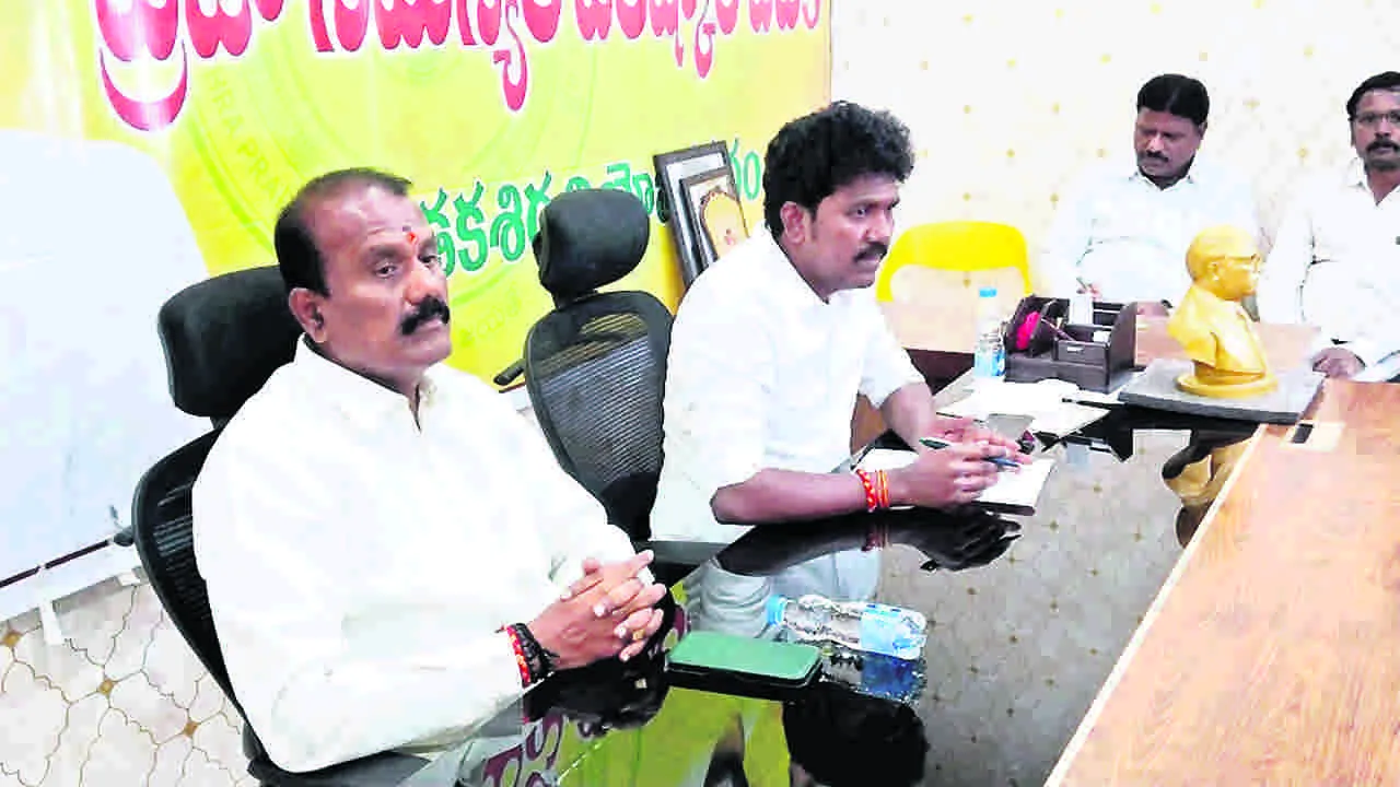 MLA RAJU: విద్యార్థుల భవిష్యత్తే ముఖ్యం