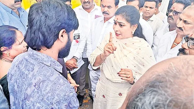 వాటర్‌ ట్యాంకు నిర్మాణంపై హోం మంత్రి ఆగ్రహం