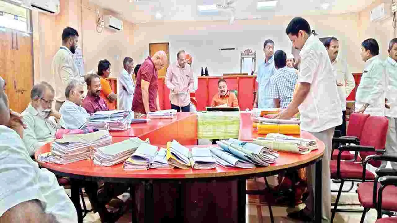 లోక్‌ అదాలతలో 2,452 కేసులు పరిష్కారం