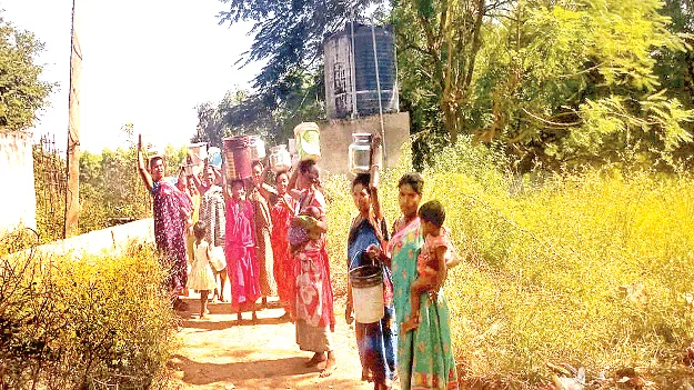 పుల్లేరుగుడ్డివలసలో తాగునీటి కష్టాలు