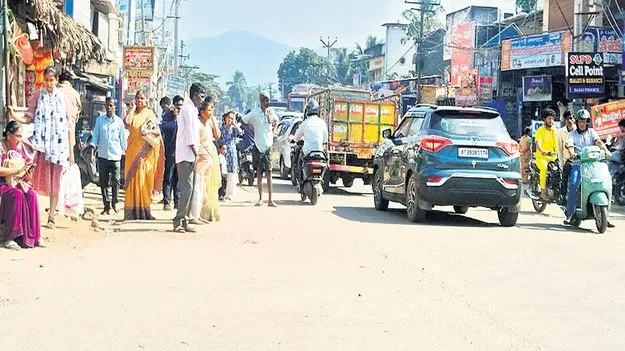 ఆర్టీసీ బస్సెక్కాలంటే ఓపిక ఉండాల్సిందే