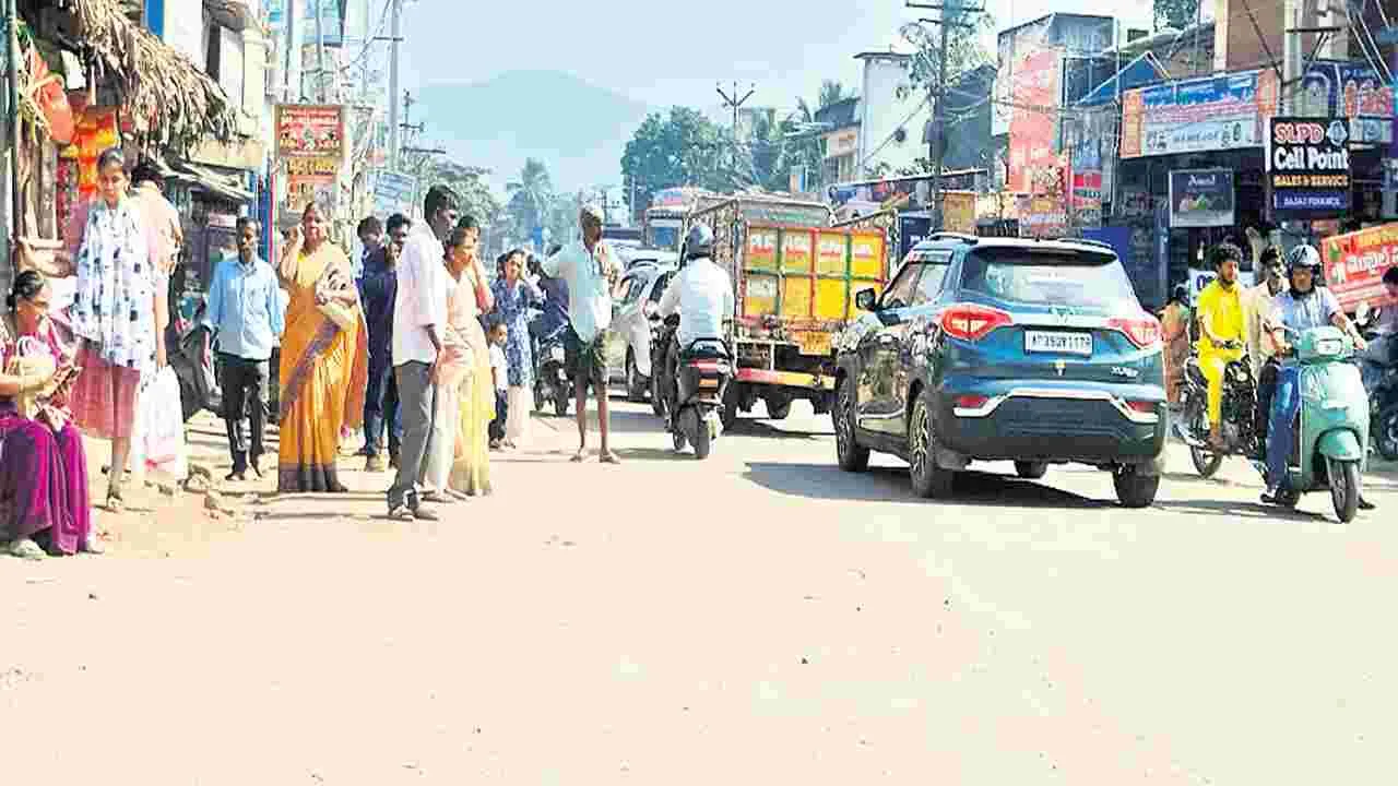 ఆర్టీసీ బస్సెక్కాలంటే ఓపిక ఉండాల్సిందే